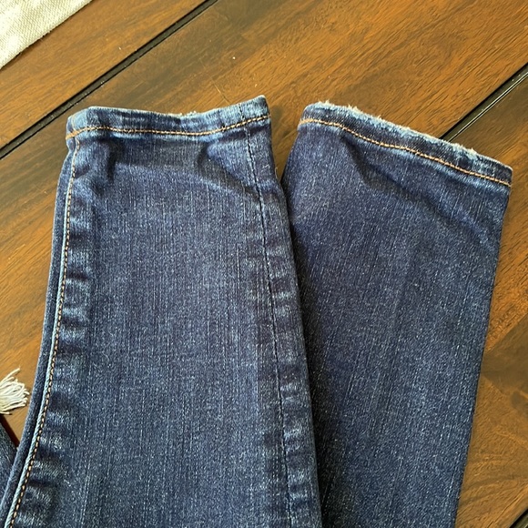 American Eagle Ripped Jeans - Picture 4 of 7